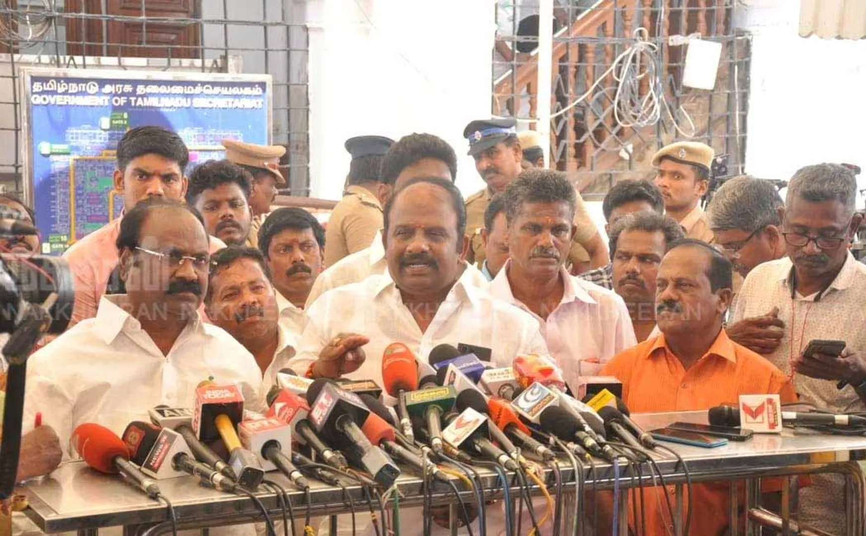 DMK MLAs notice to PMK leaders