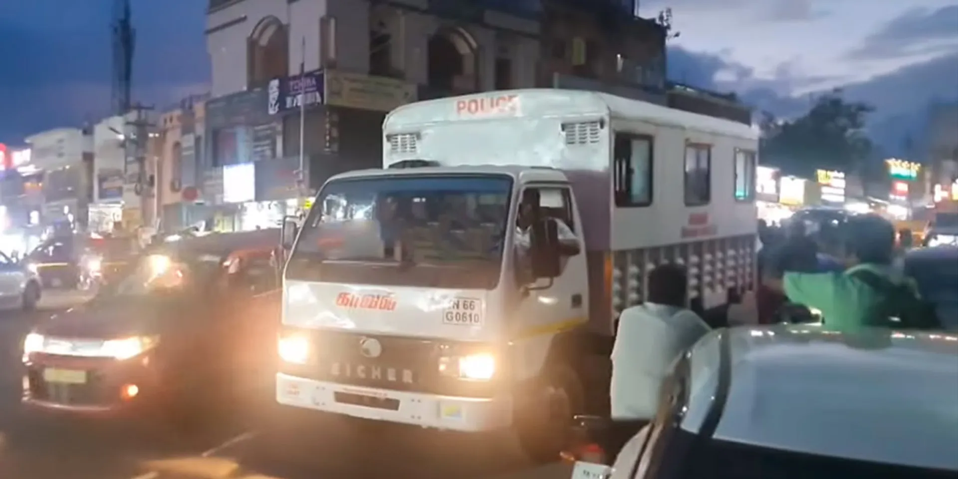 Foreign liquor bottles caught in liquor hunt