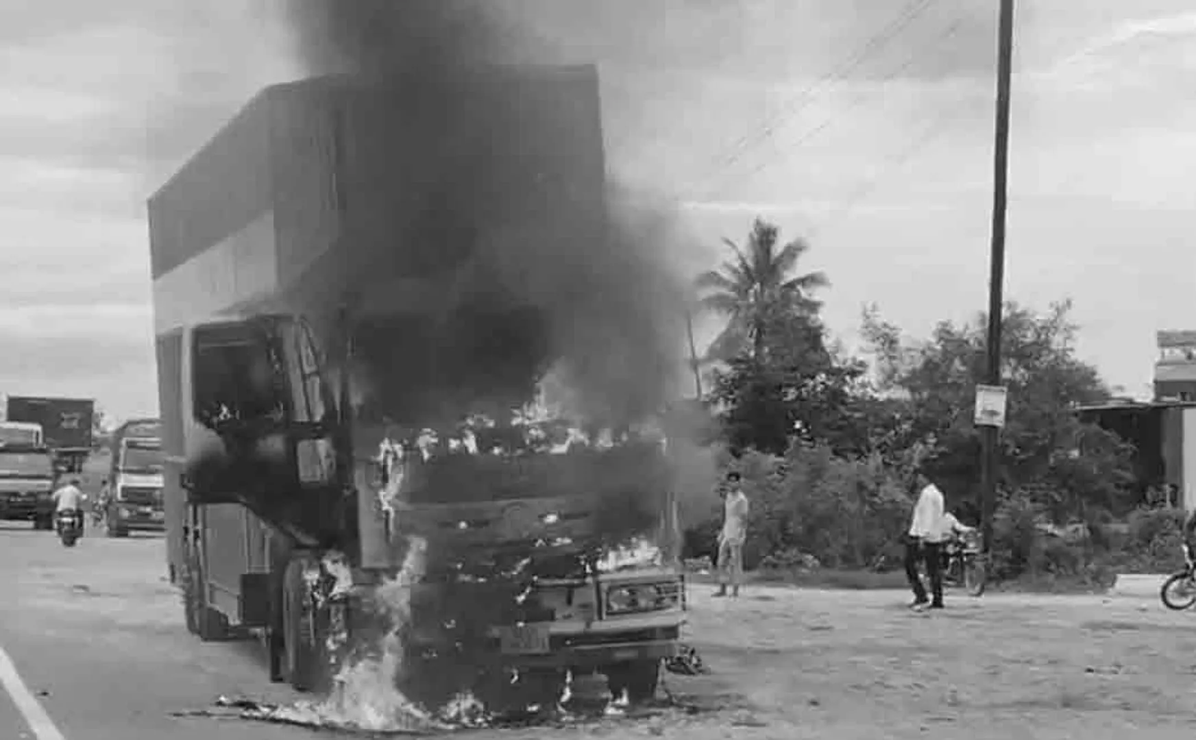 Container lorry carrying 10 luxury cars worth Rs 1.5 crore catches fire midway