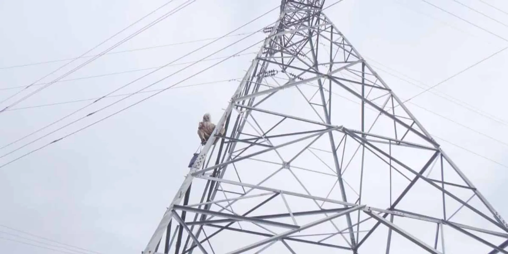 Rejection of nomination in by-election; A sensation by the candidate who climbed to the top of the tower