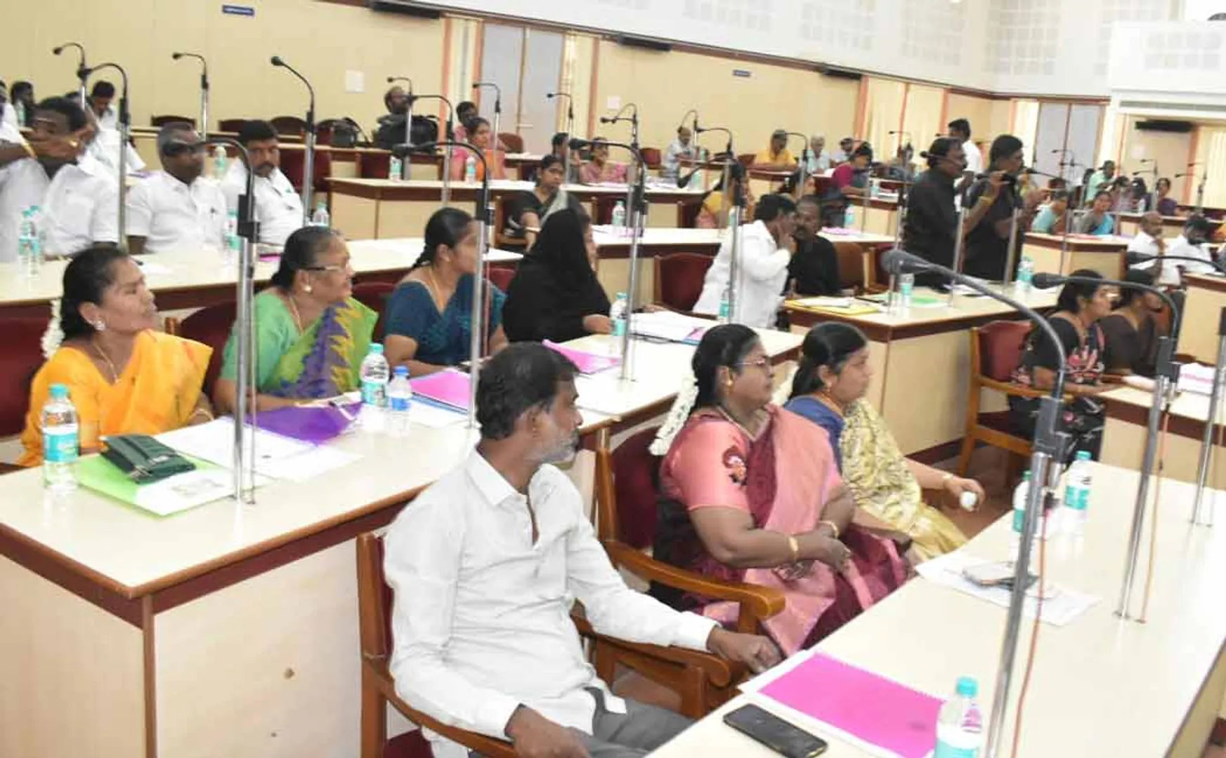 DMK in the Erode Municipal Corporation meeting. Argument between councilors