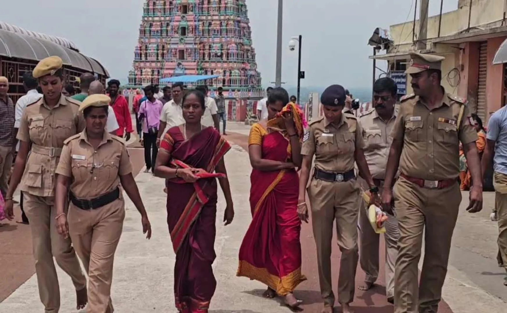  women who stole during the work of counting the Tiruttani temple bill offering