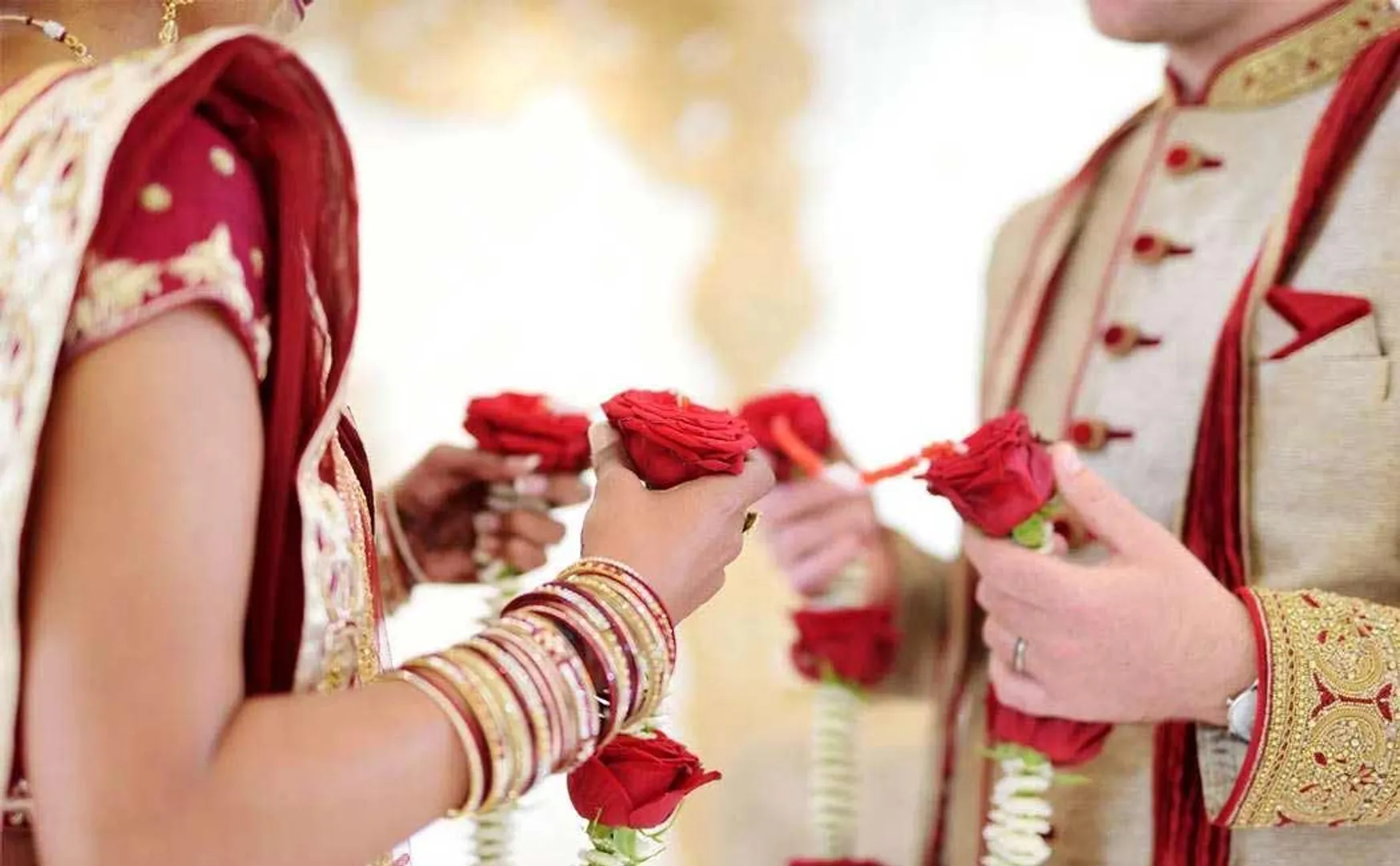 woman who incident her husband along with her ex-boyfriend