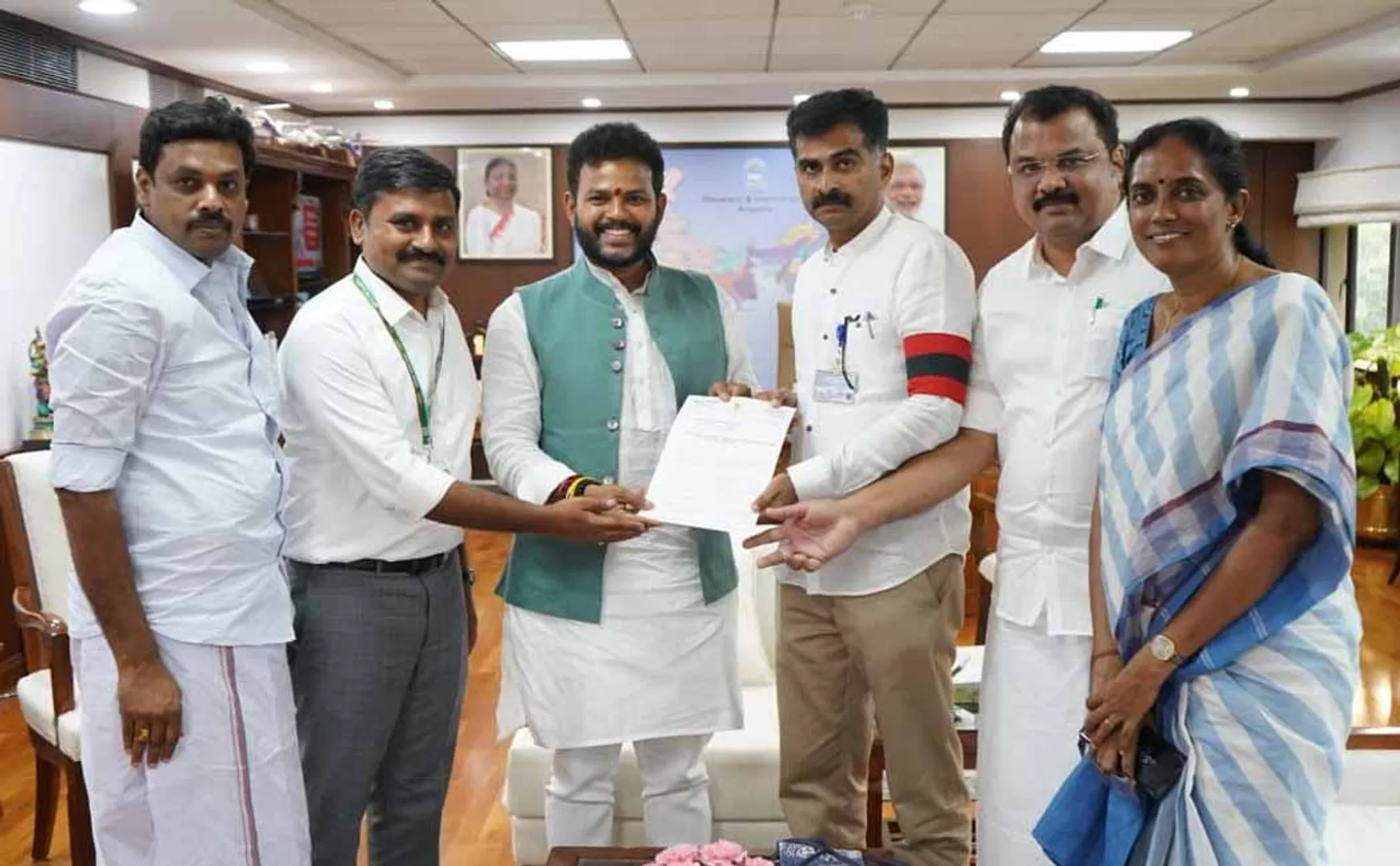 Tamil Nadu MPs meet with the Union Minister!