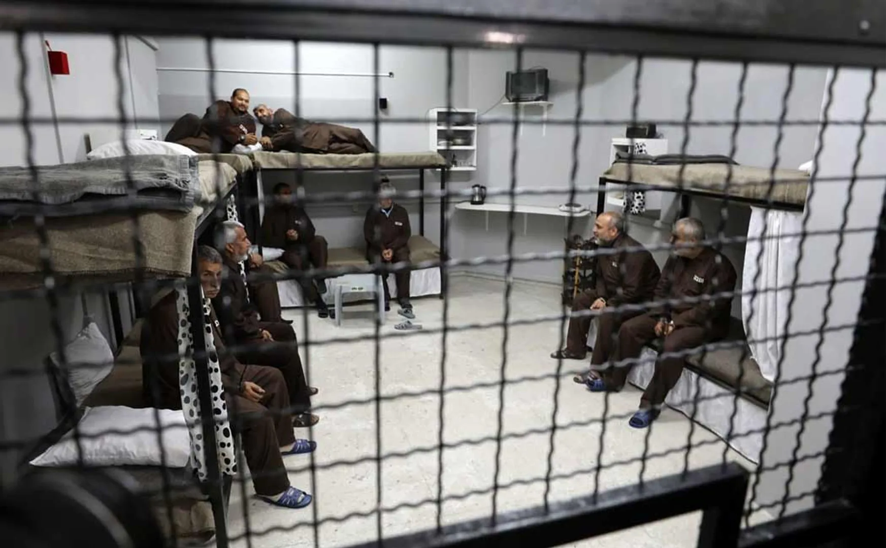 Palestinian prisoners are tortured day and night in Israel  jails