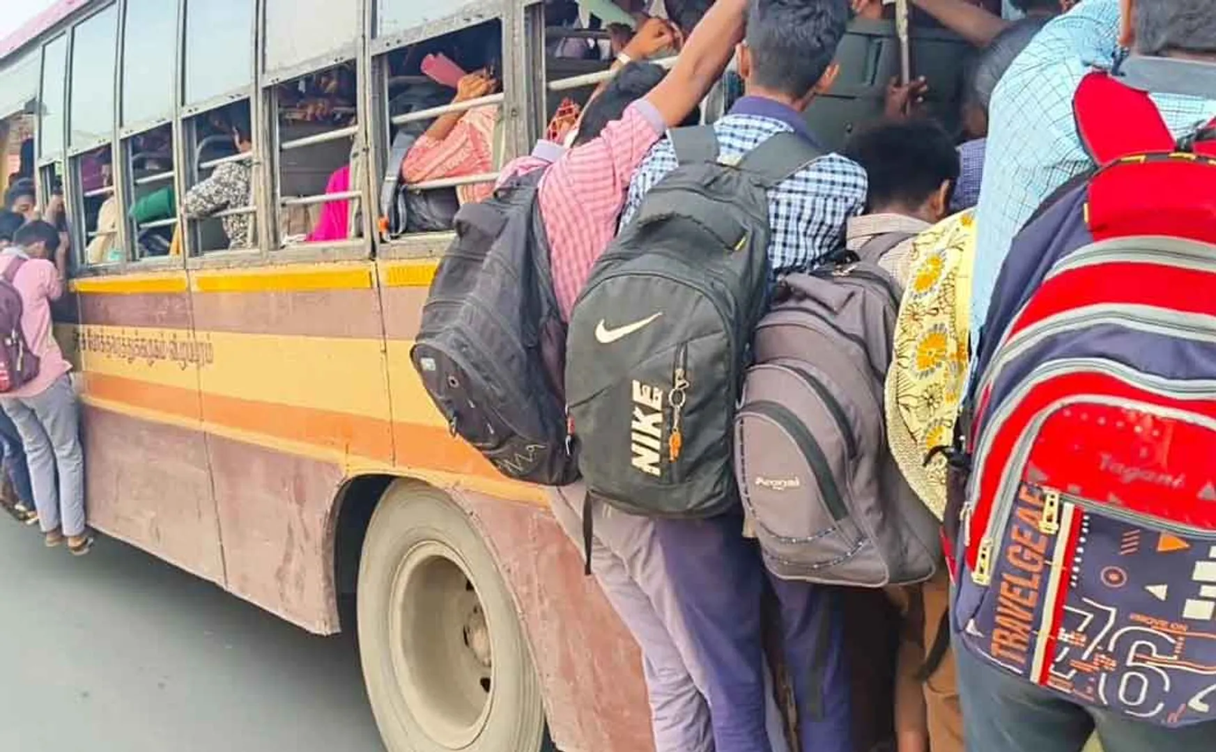 Students traveling dangerously in a bus near Ranipet