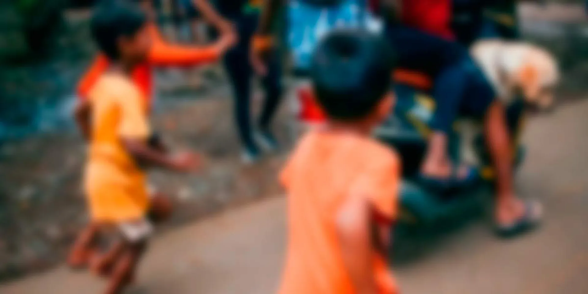 A gang of child traffickers masquerading as girls?-a rumor spreading fast