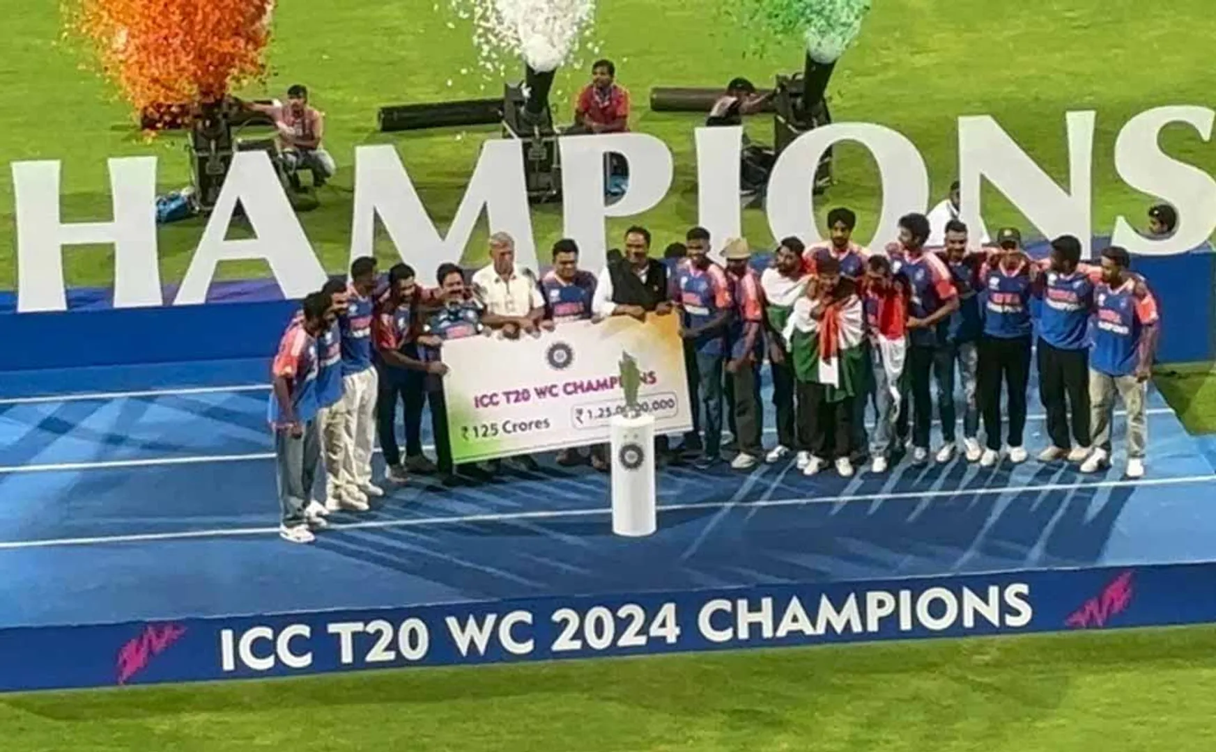 BCCI honored the Indian team with prize money