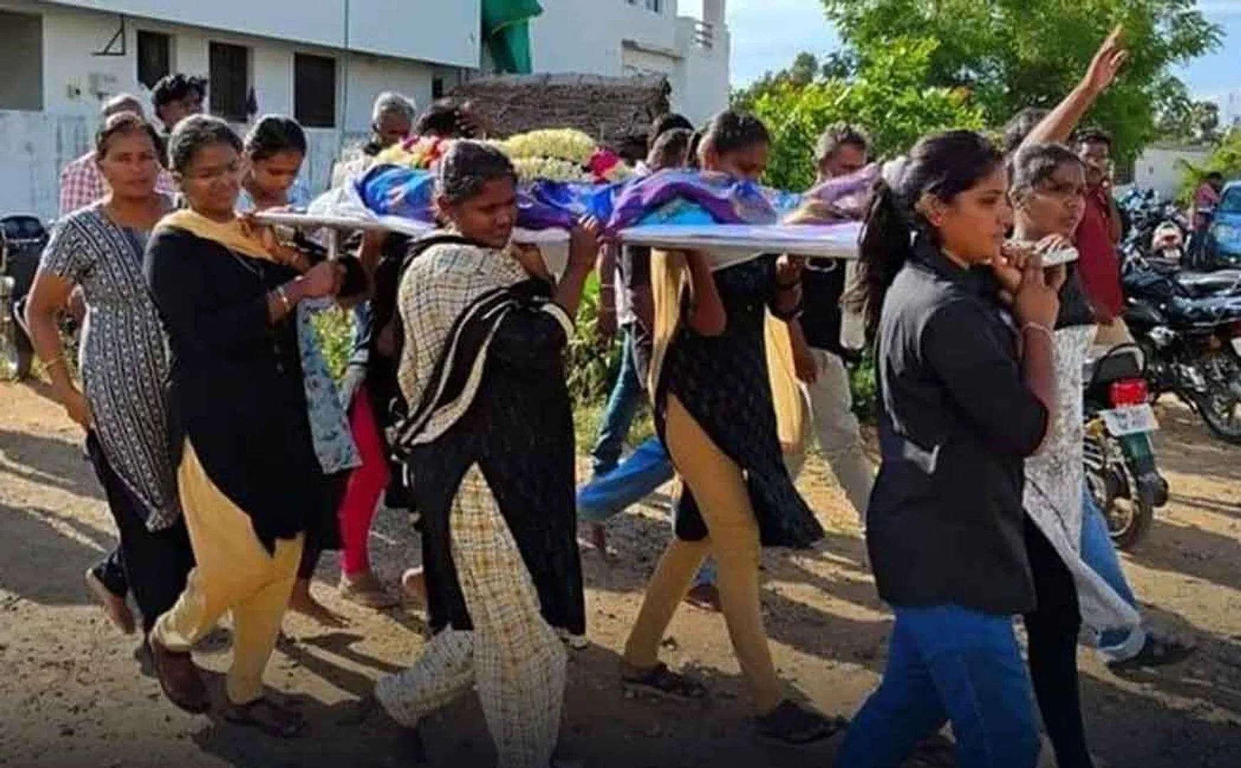 women who carried the old woman's body to   cemetery