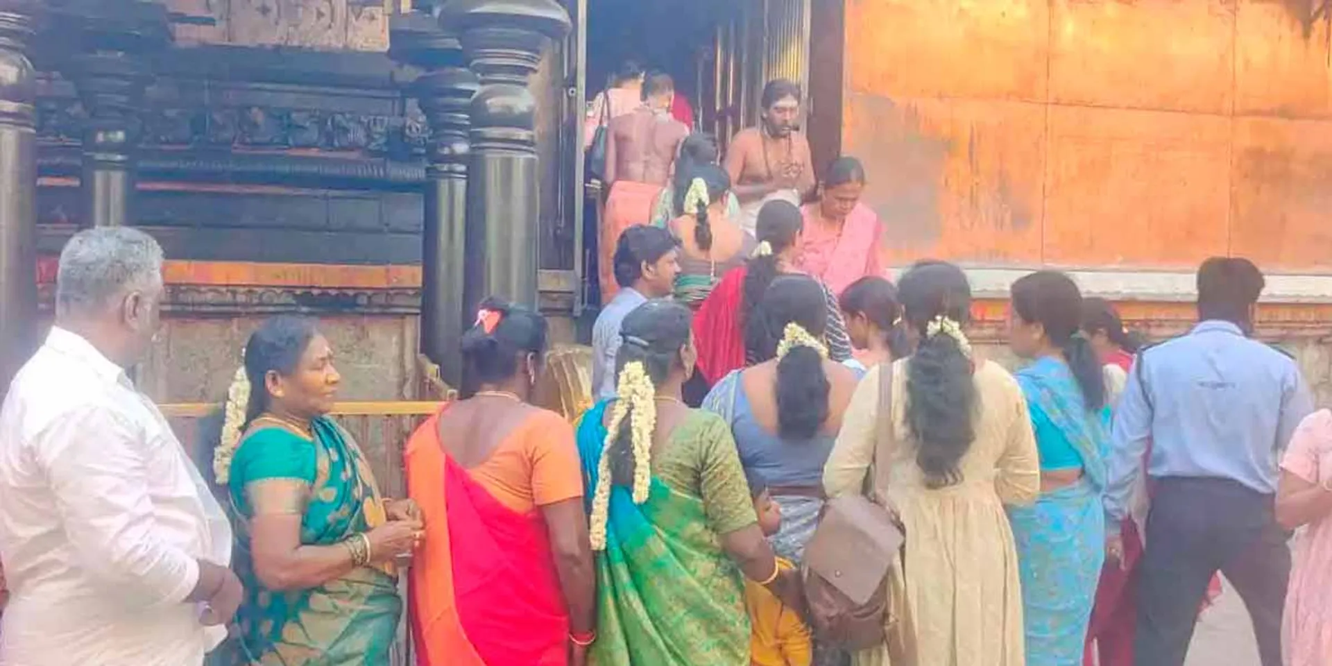 Devotees are allowed to go to Kanakasabha and worship