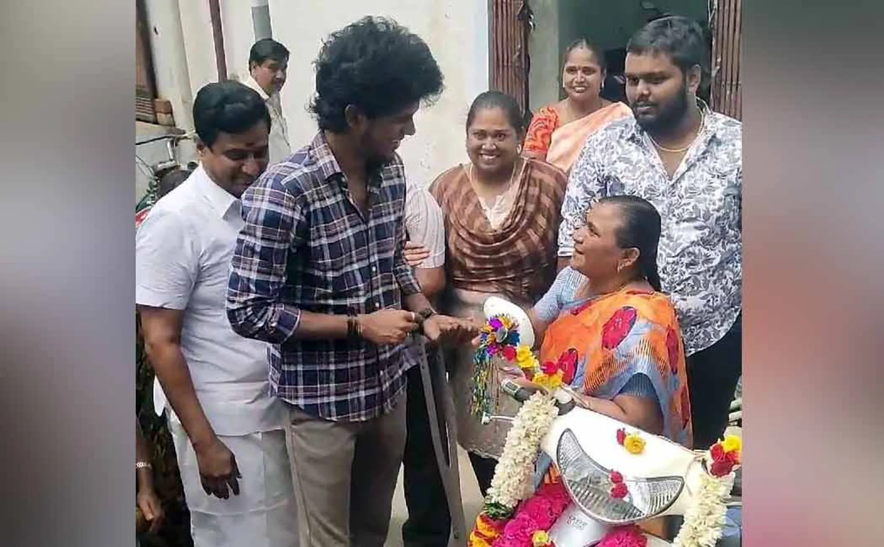 Actor Bala who helped a special person by buying a three-wheeler