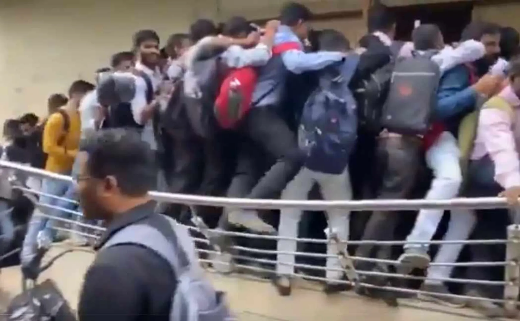 1000 candidates compete for 10 vacancies in gujarat