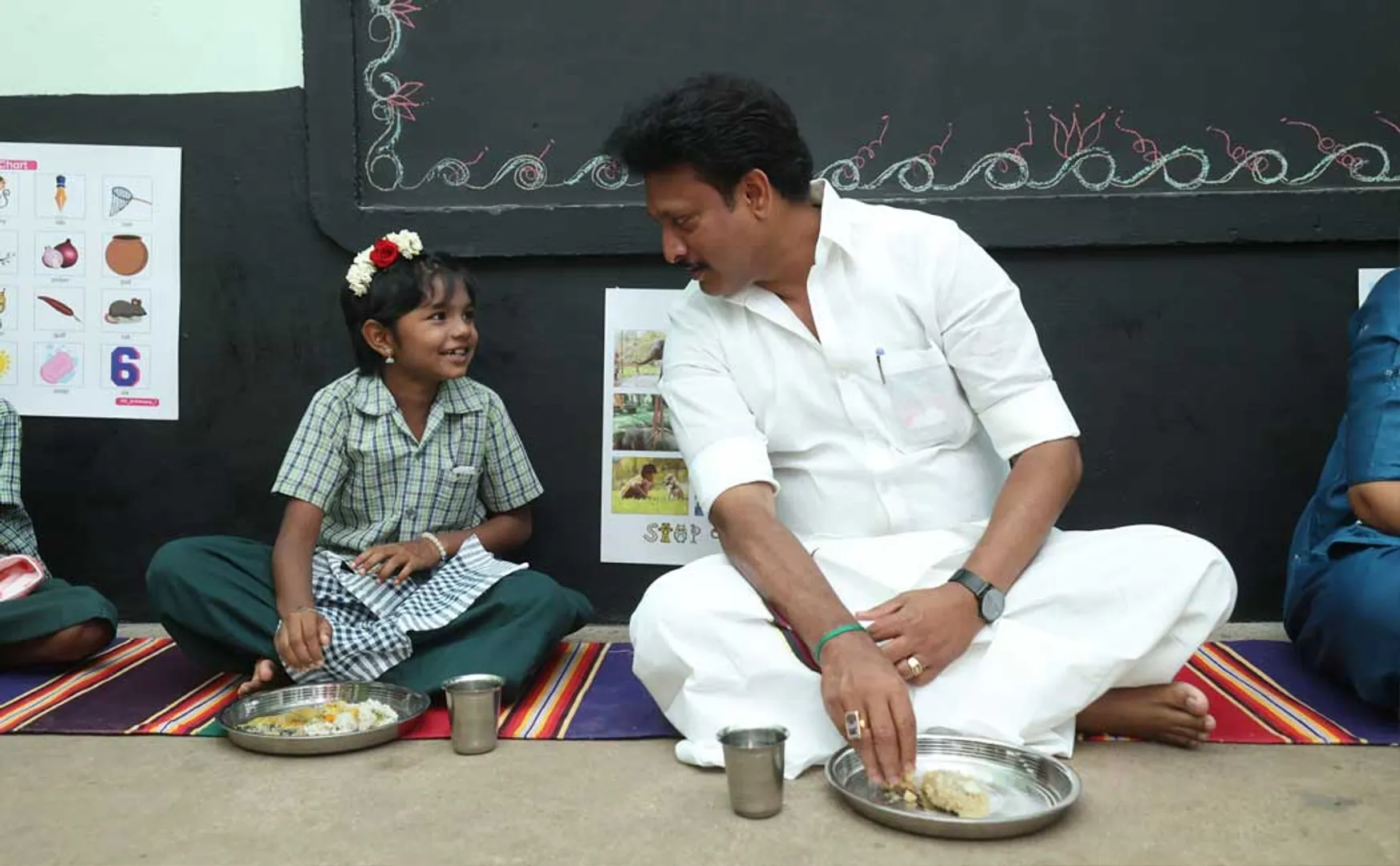 Minister Anbil Mahesh having breakfast with students