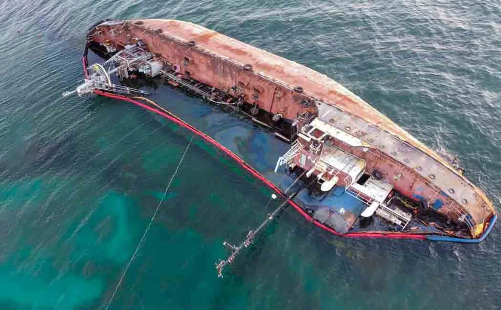 Ship capsized at sea 13 Indians are missing