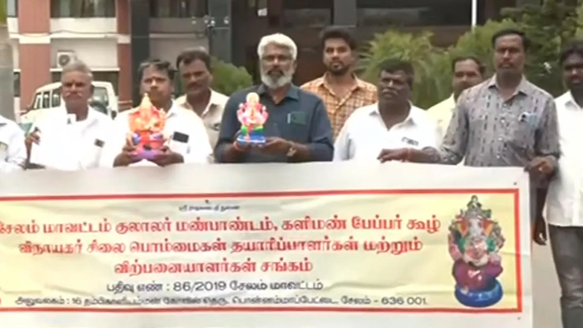  'Plaster of Paris Ganesha idols should be banned'- clay potters petition