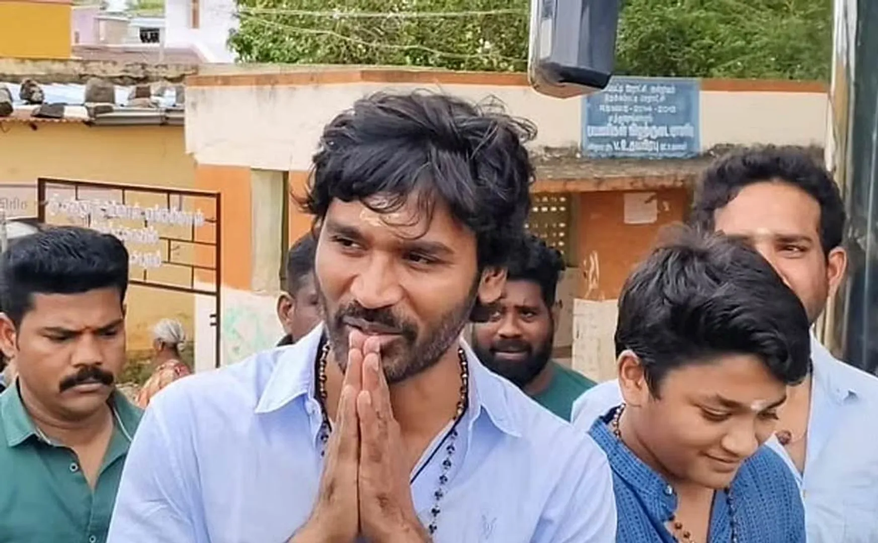 dhanush visit temple for raayan success