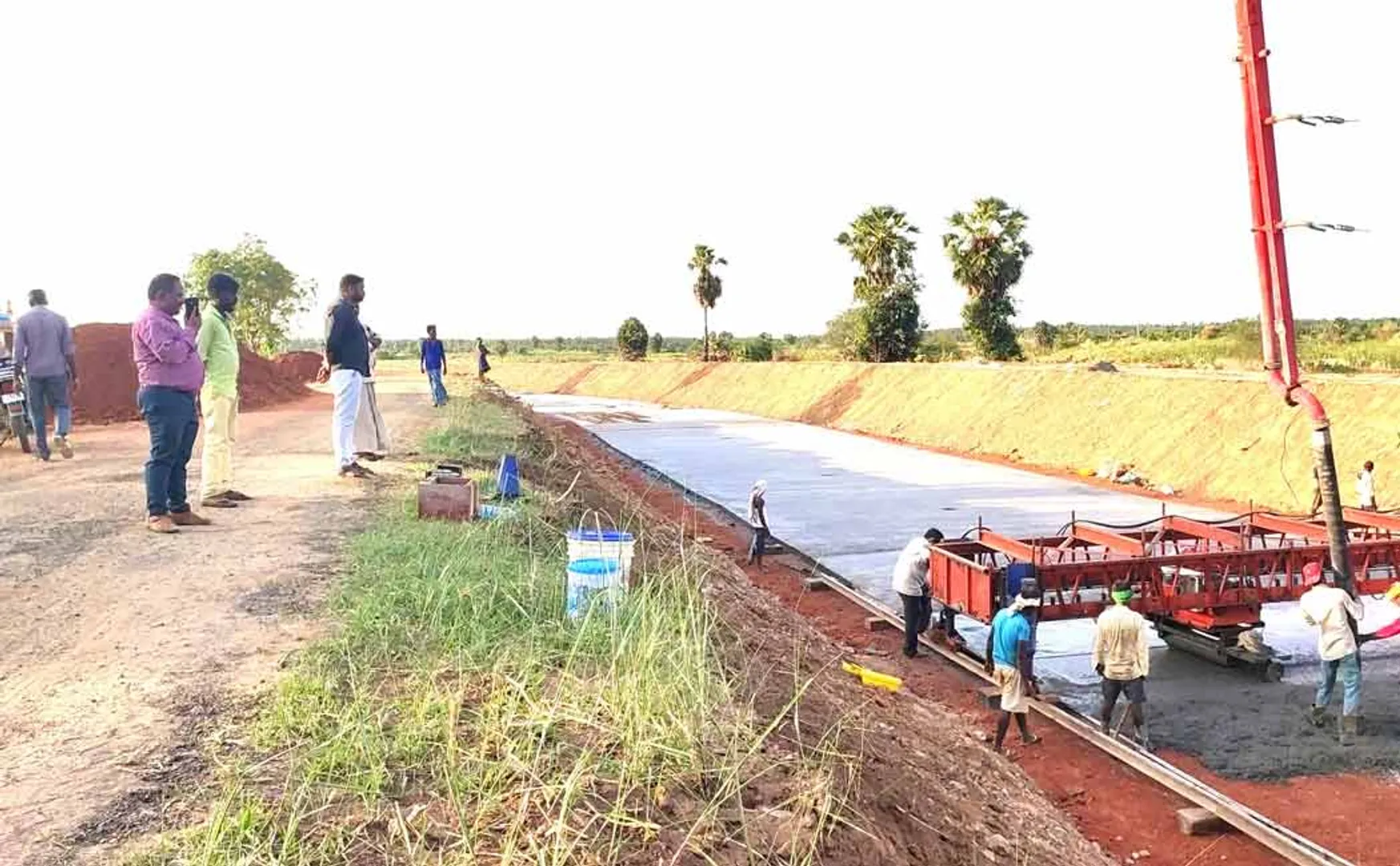 Farmers allege that concrete floor in Kallanai canal will affect groundwater