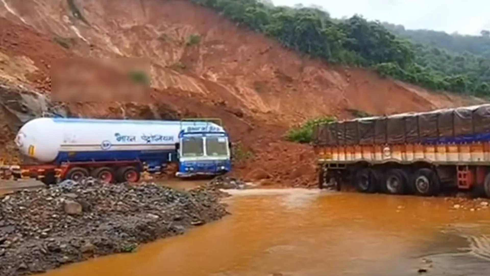 Truck drivers Lose their live in landslide; Tamil Nadu Chief Minister Relief Notification