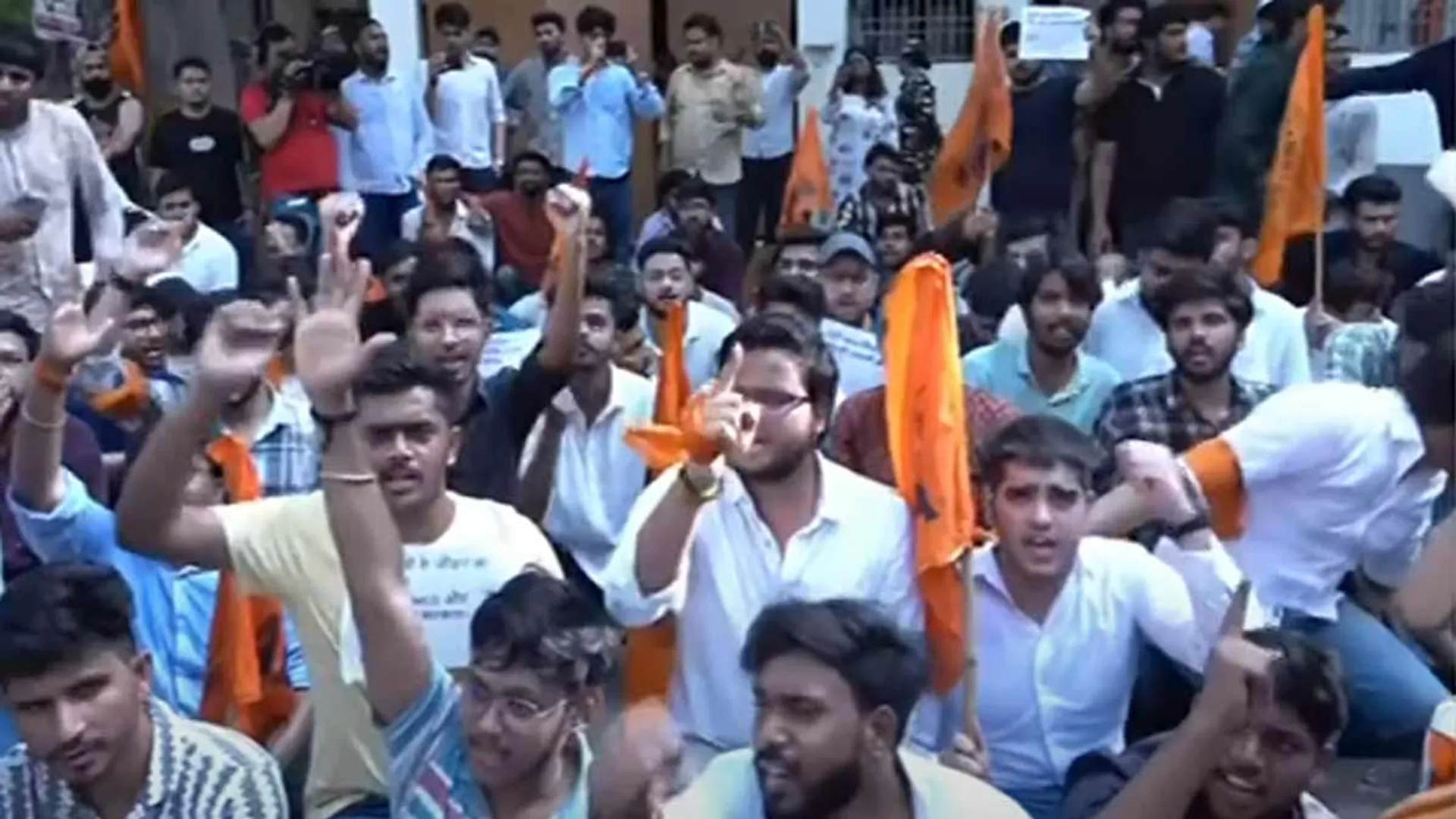 Delhi IAS training students killed; Siege of Mayor's House