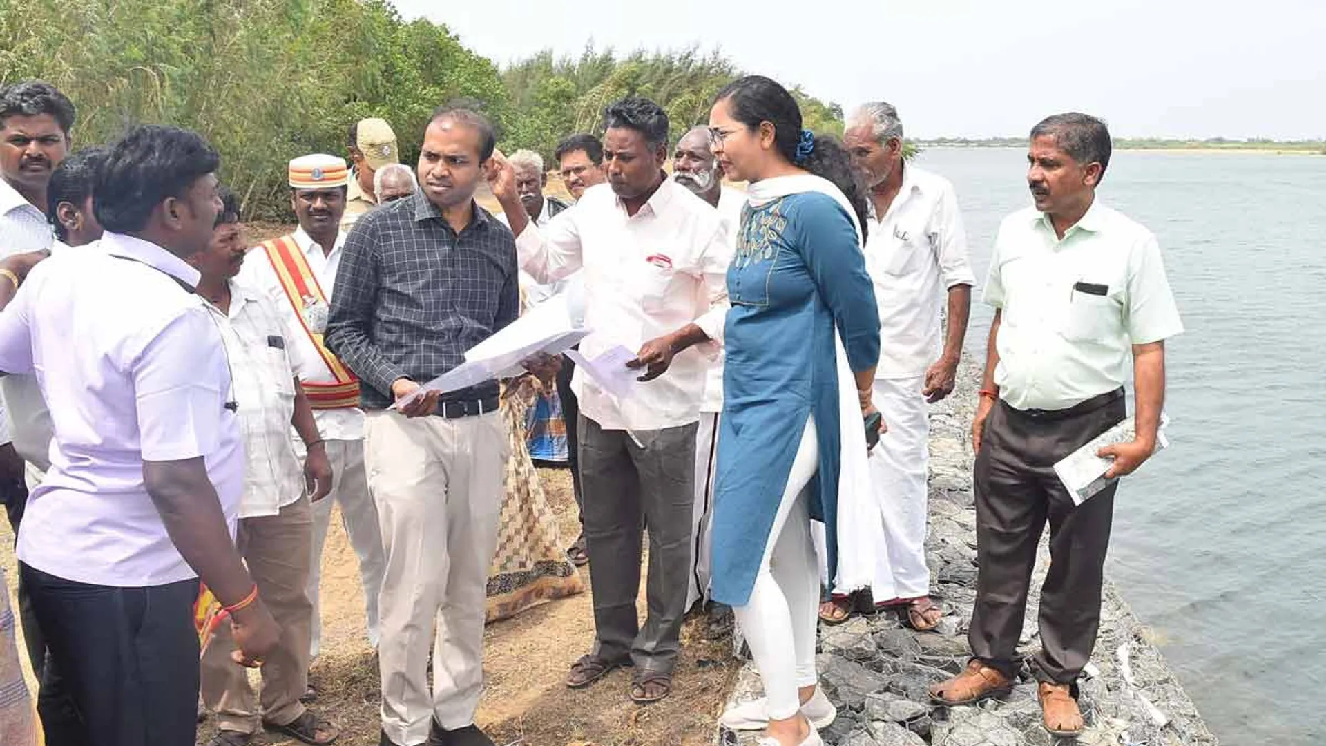 Cauvery floods; Cuddalore District Collector inspects Kollid