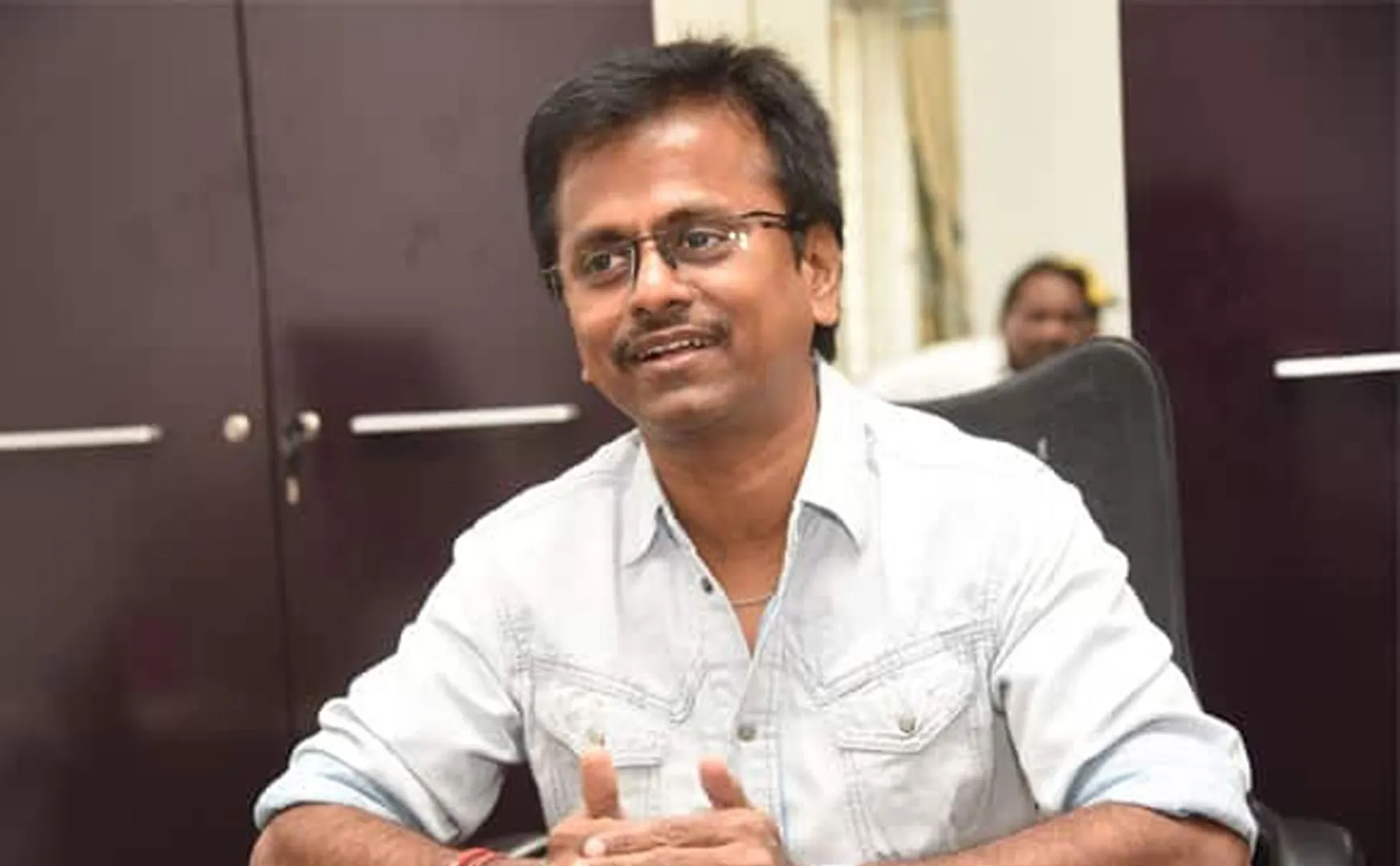 ar murugadoss helped to director rasu madhuravan family 