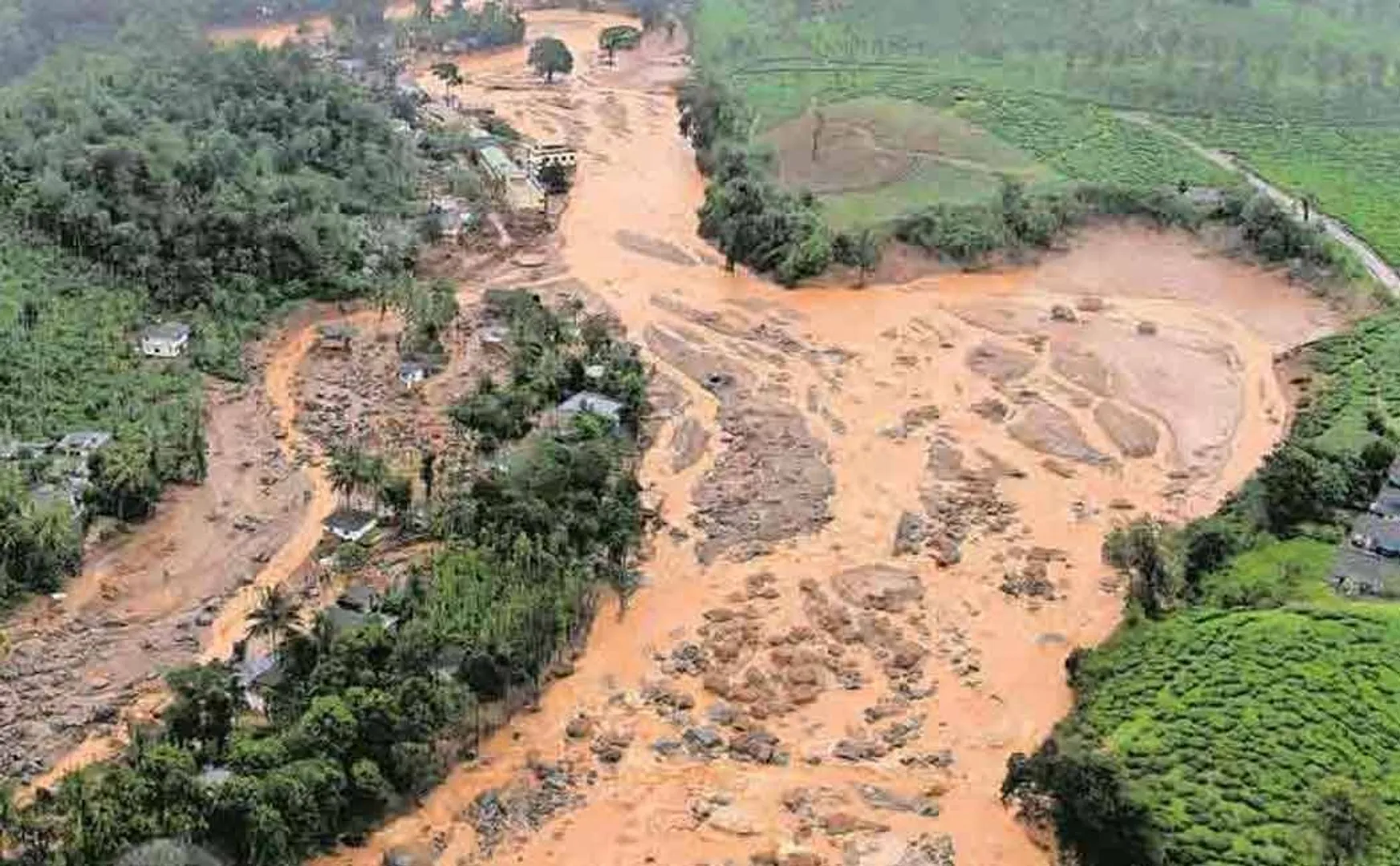 actress nikhila vimal helped for wayanad landslide 