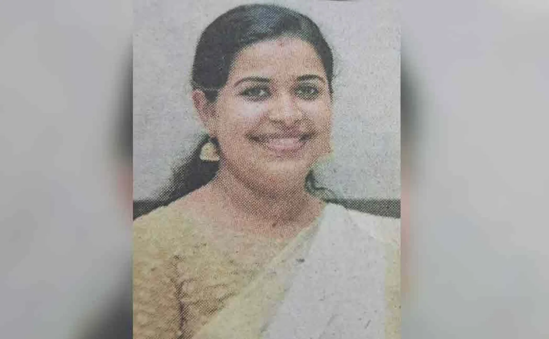 woman who fought till end and buried herself in  soil in Wayanad landslide