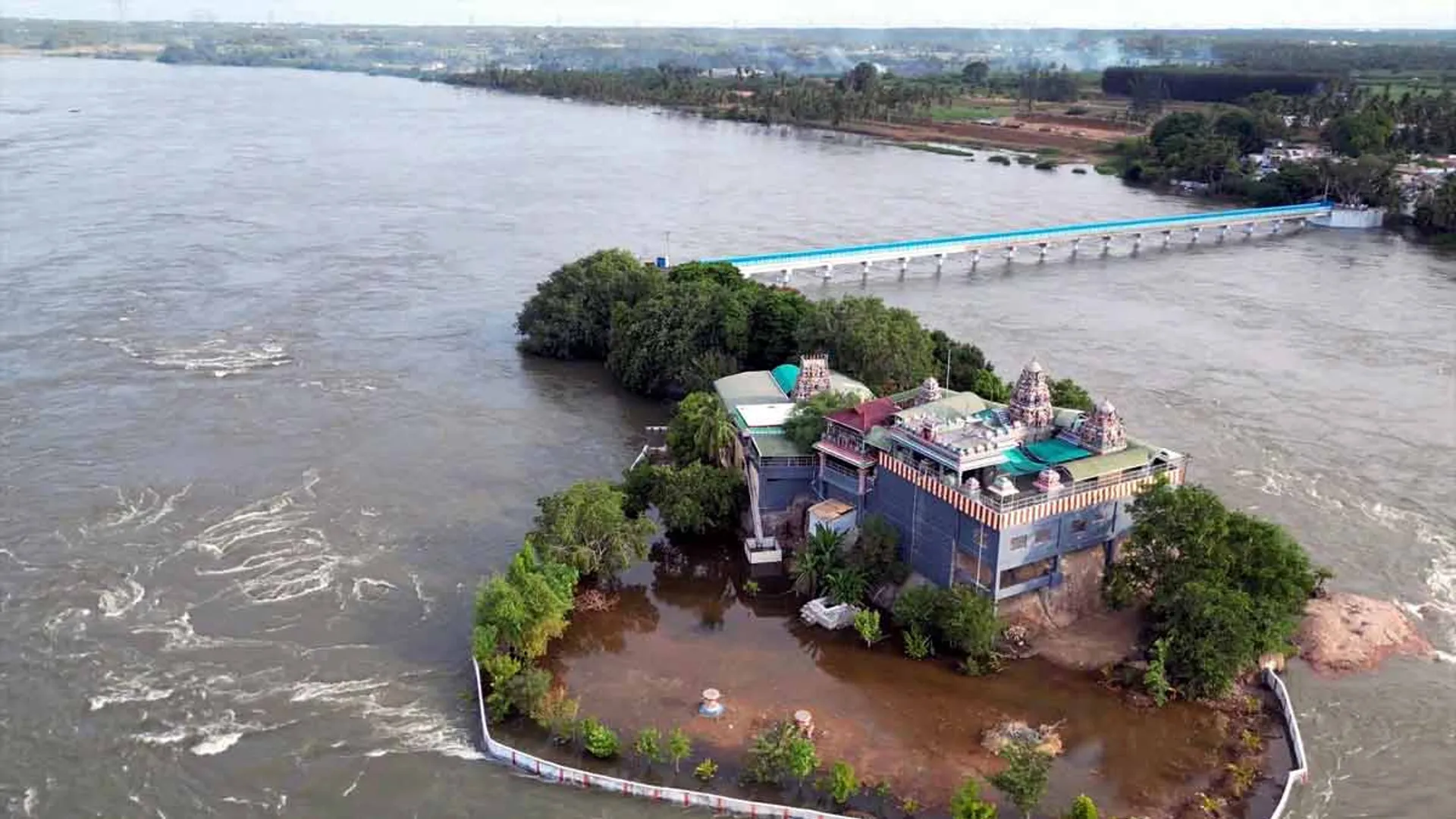 Nattatheeswarar temple flooded