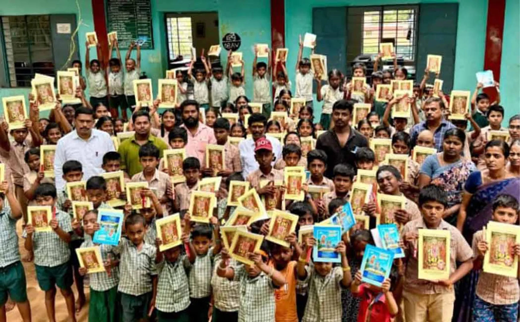 Pathala Sembu Murugan Trust give notes and books to students 