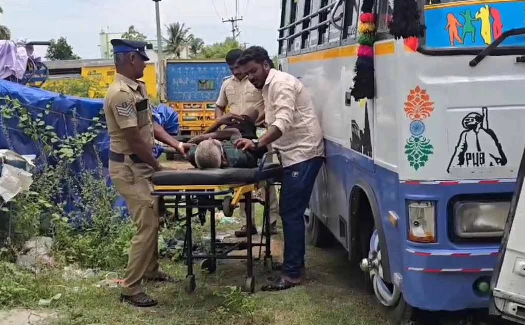 sub Inspector rescued a helpless old man and sent him to the Govt Shelter