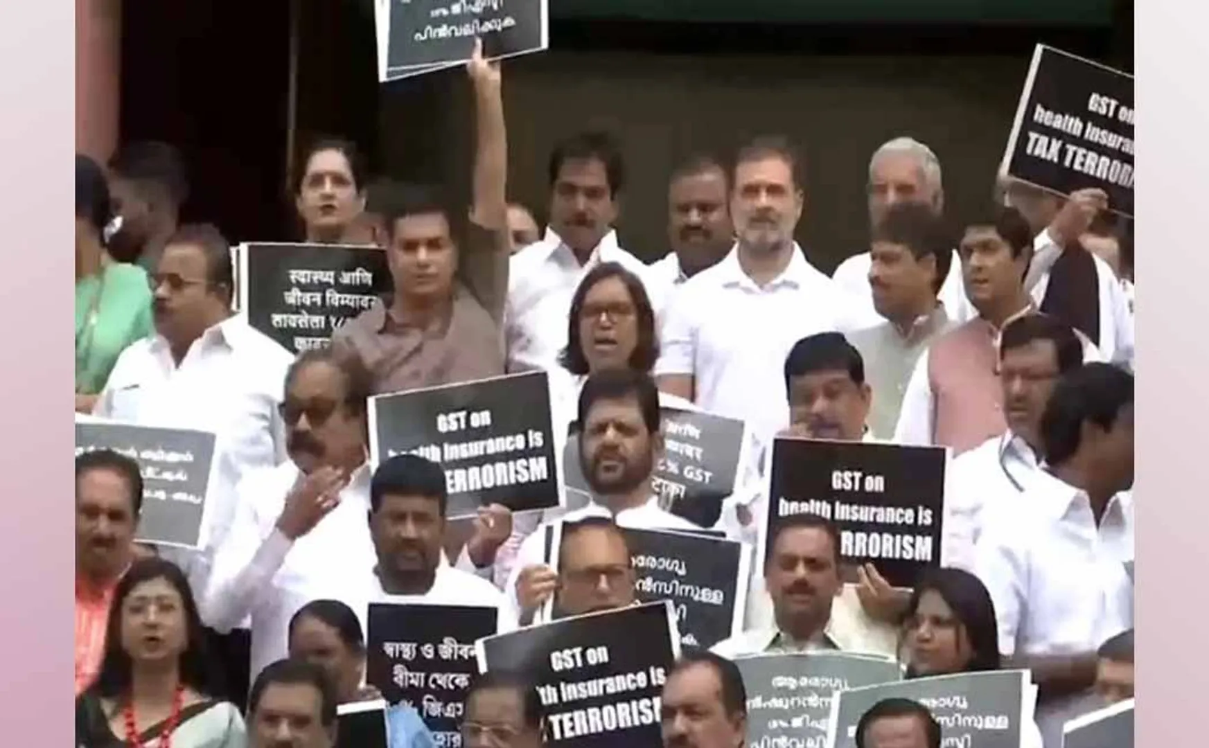India alliance MPs are struggel in the Parliament complex