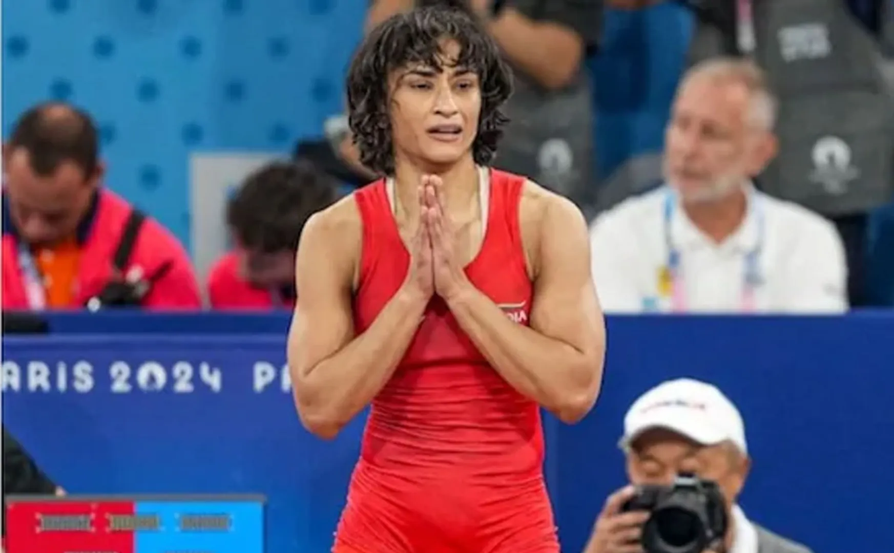 bollywood celebrities about vinesh phogat disqualified in 2024 olympics