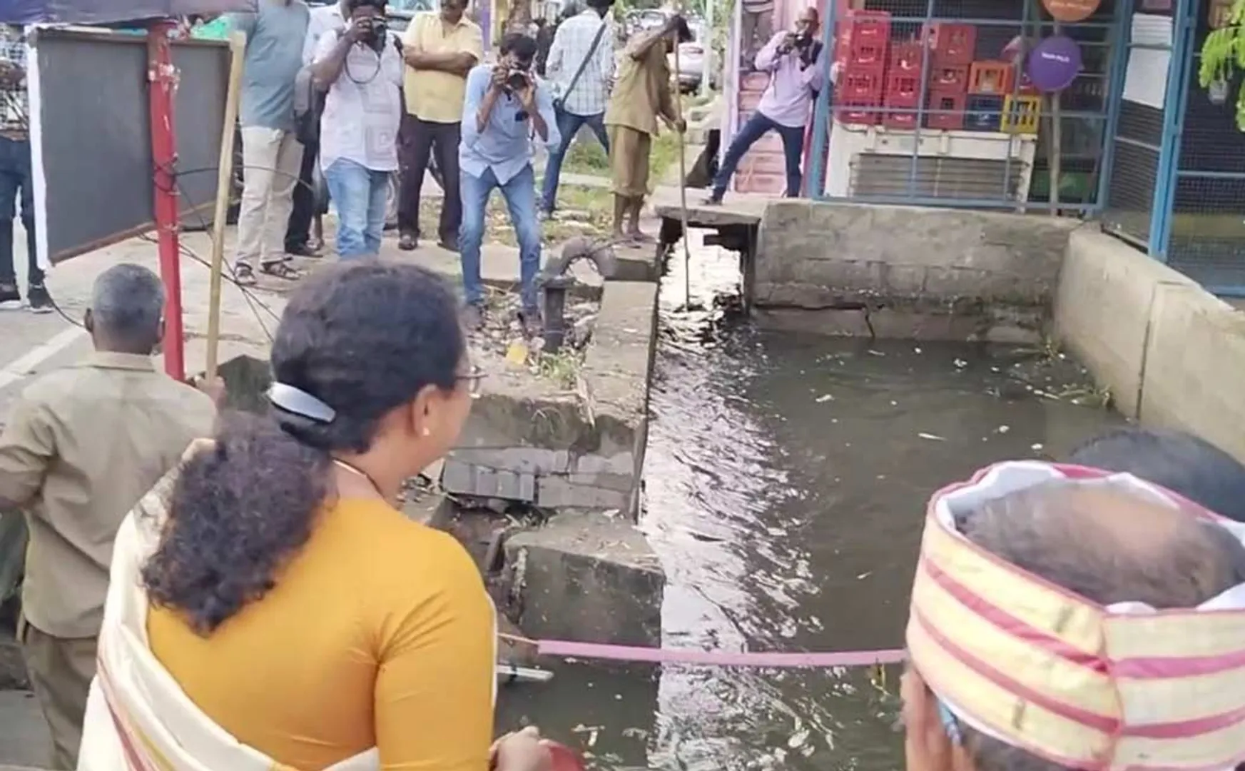  public affected Rainwater overflowing the roads in vellore