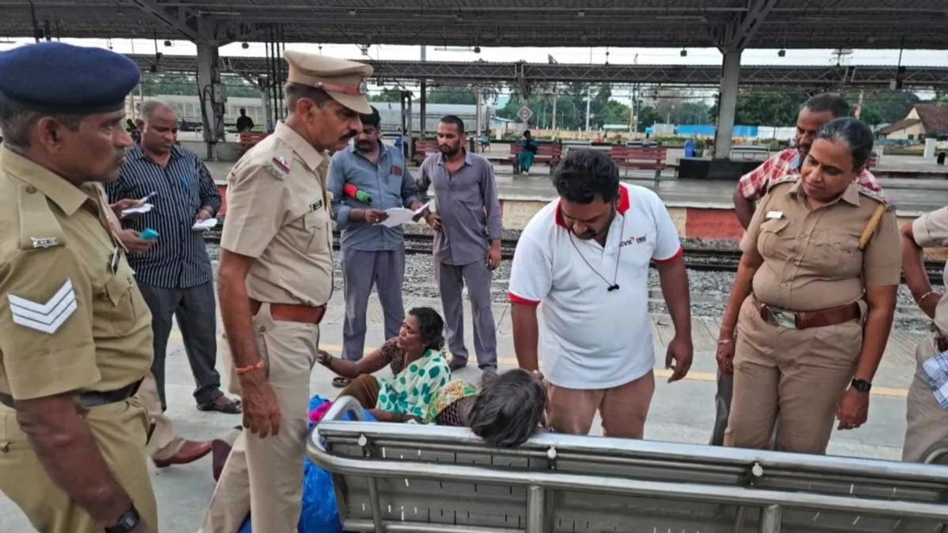 Extortion of jewelry and money in the train by giving anesthesia in tea