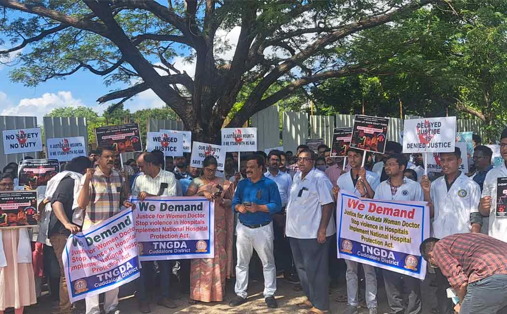 kolkata medical student protest for justice in Cuddalore district govt medical college