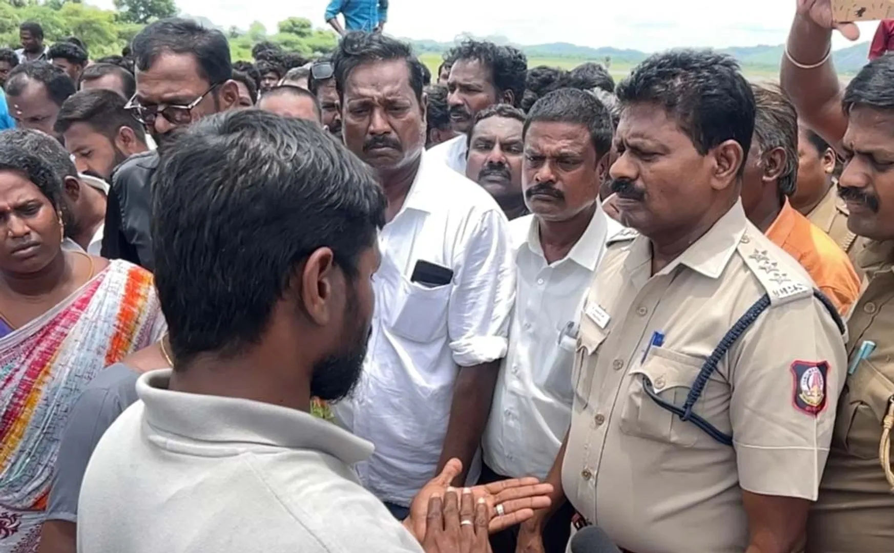 Political parties struggle against the incident of the youth