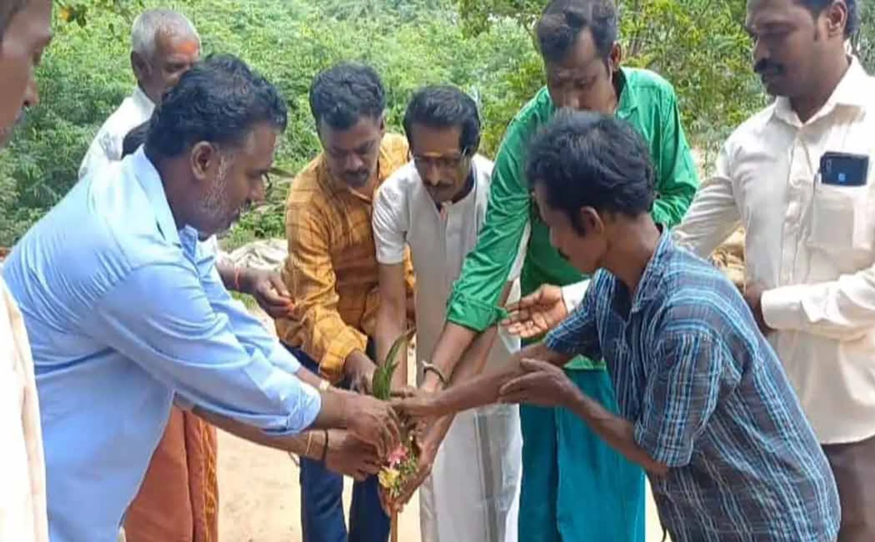 Voluntary organization that has come to the field heaping praises