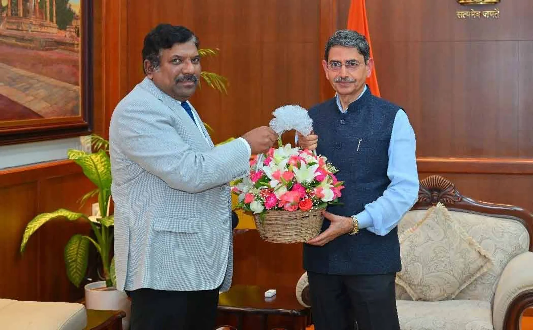 Chief Secretary Muruganandam meeting with the Governor of Tamil Nadu