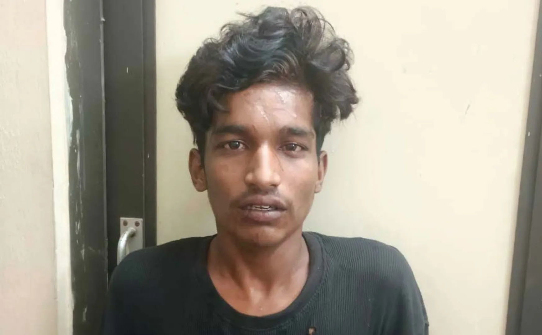 Prisoner escapes from police station