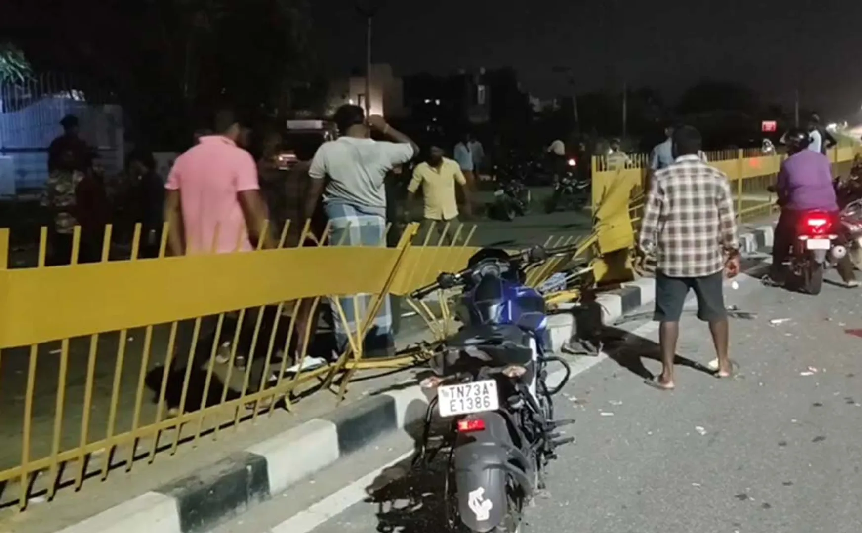 van overturned on road, 20 people were injured and one was passed away