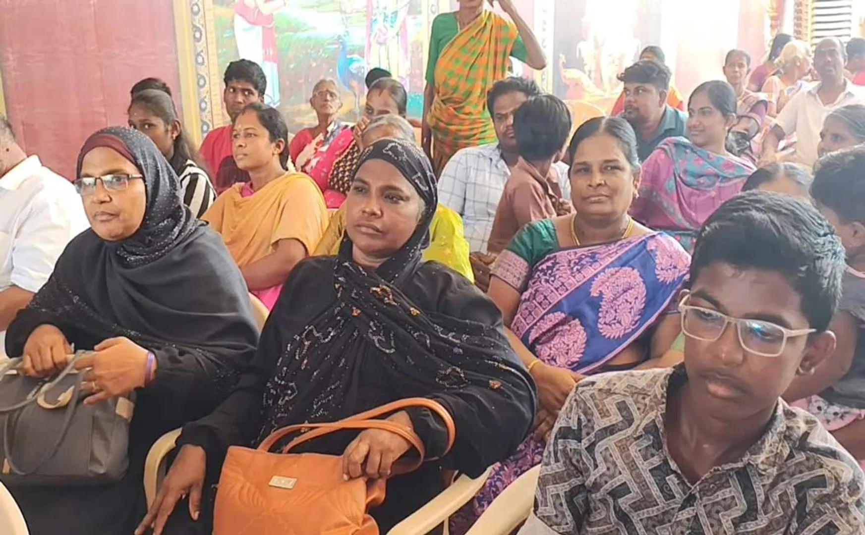 Thousands of visitors including Muslim women  at Palani Murugan conference