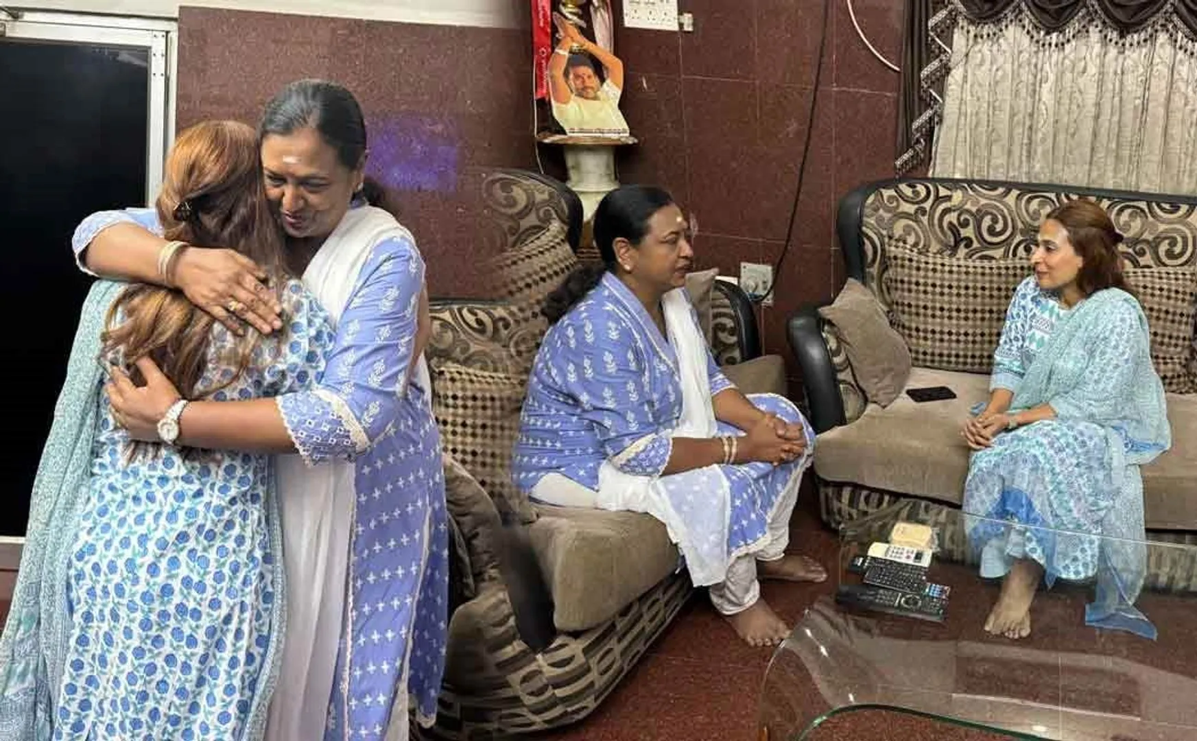 aishwarya rajinikanth meets premalatha vijayakanth