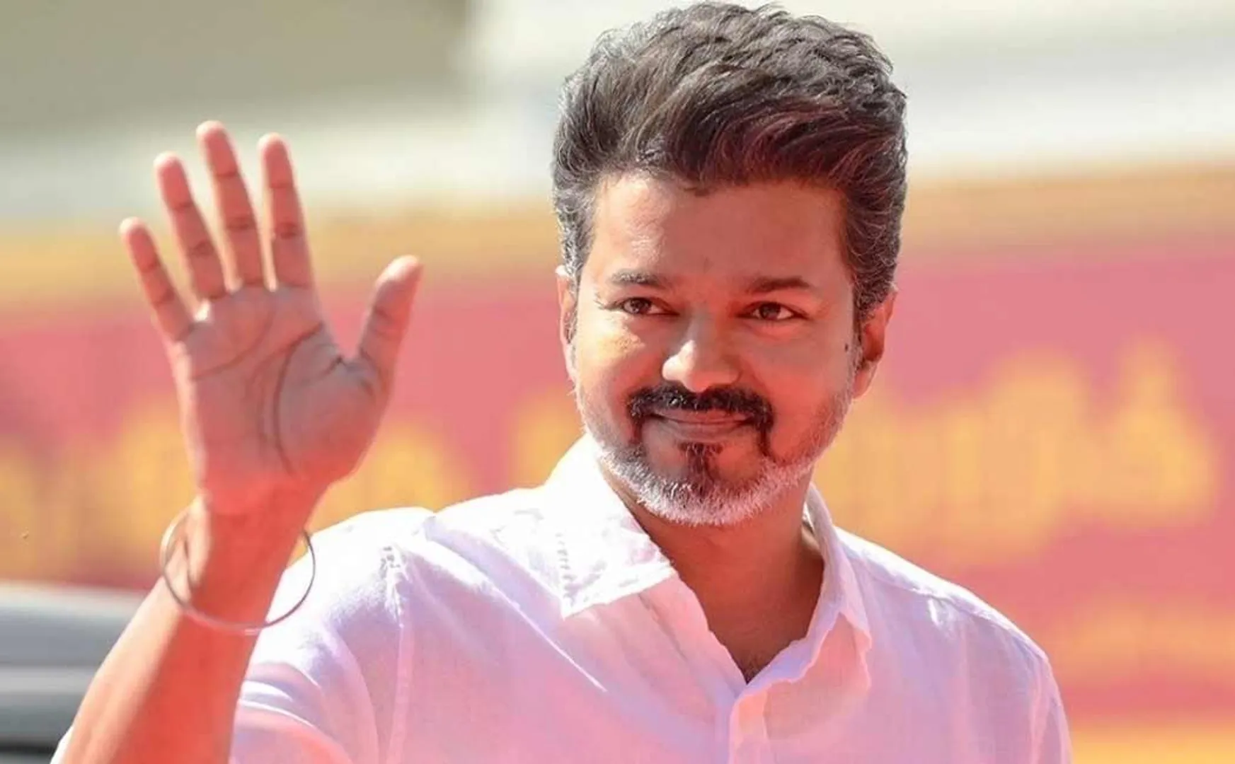 Vijay gives special prize conference to executives who recruit most members to  party