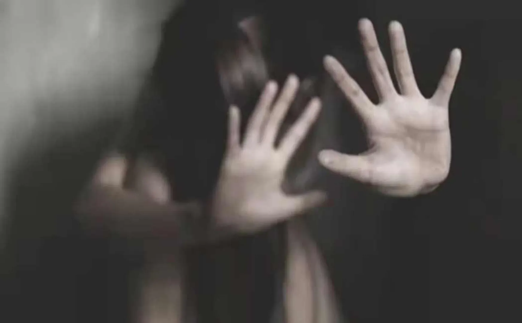 public beat up the teacher who misbehaved with the students