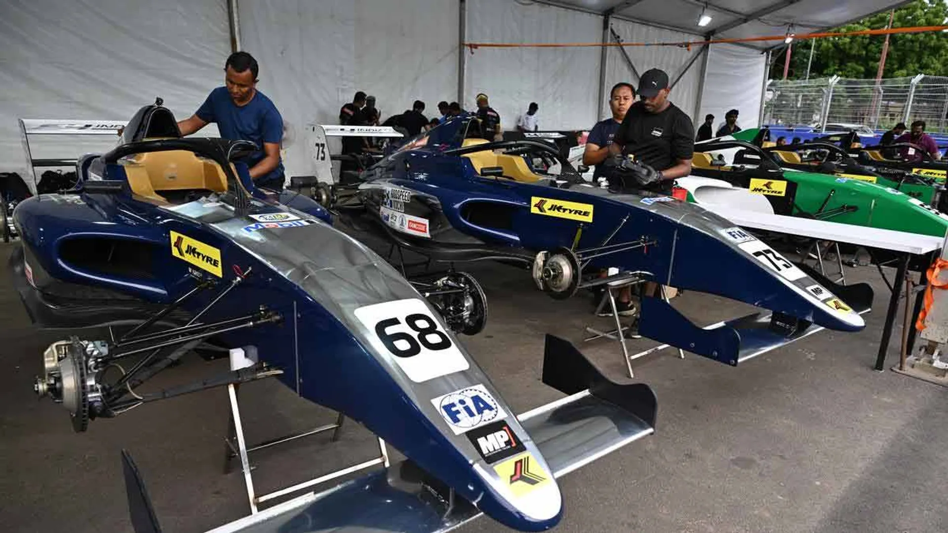  Formula 4 car race time delay