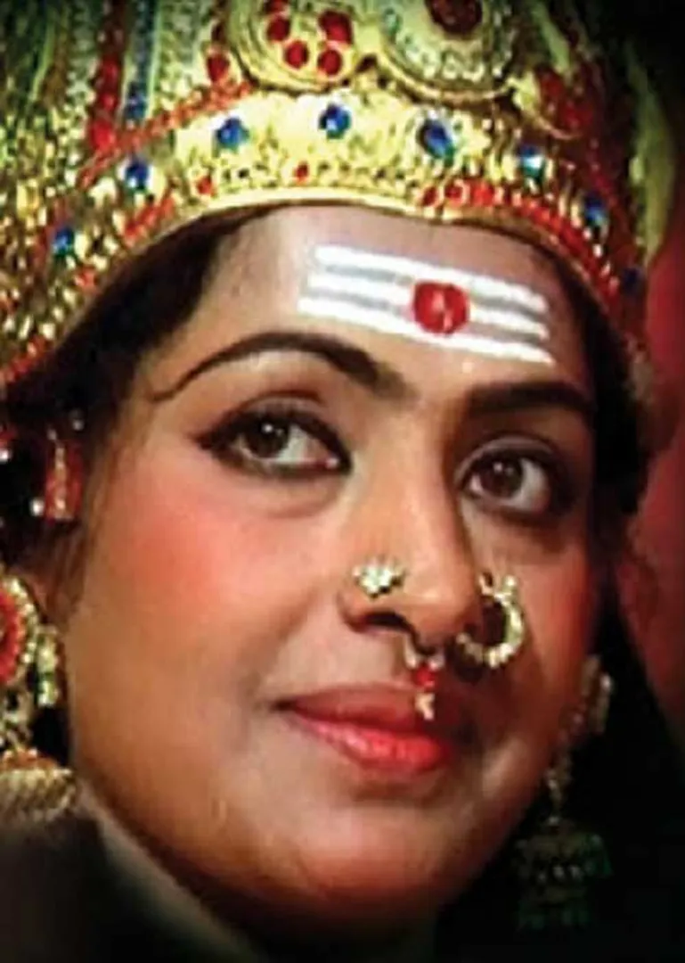 /idhalgal/om/it-was-scary-when-i-played-amman-smiling-queen-k-r-vijaya