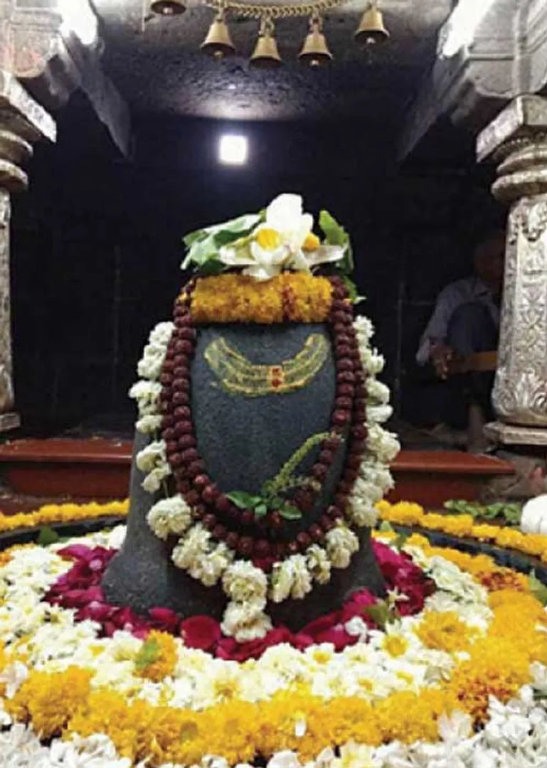 /idhalgal/om/lord-shiva-changed-direction-main-door-devotee
