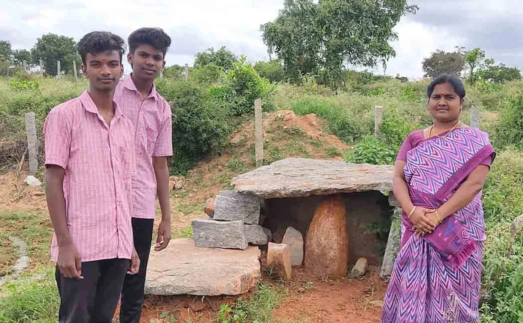 Government school students found 3000-year-old stone slabs