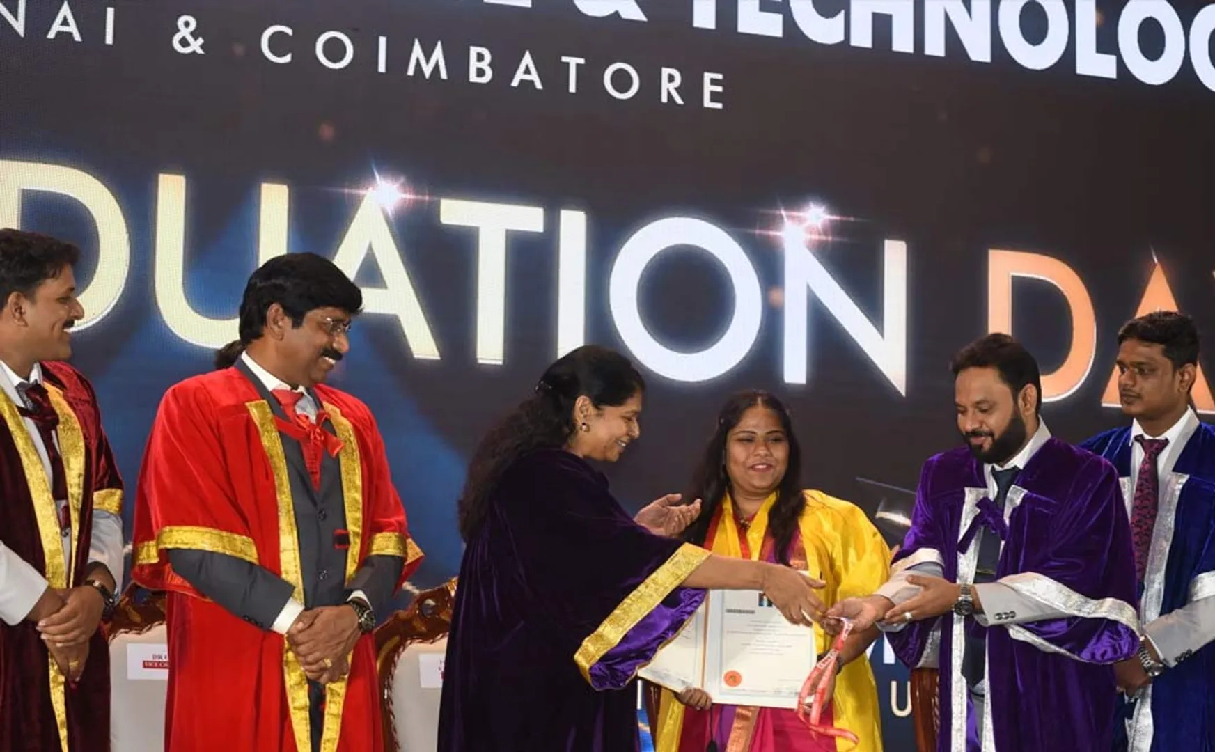 MP Kanimozhi confers degrees on students (photos)