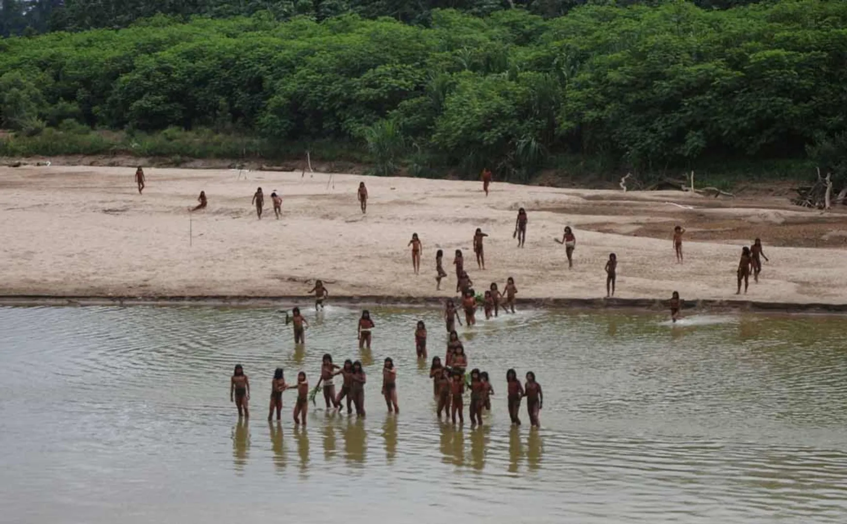 'Mashco Piro' tribal struggle in Amazon jungle
